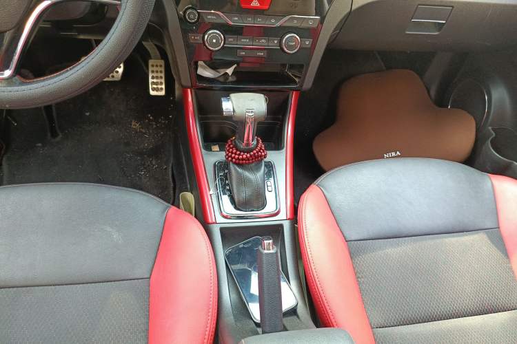 Used BAIC Senova X25 2015 1.5L Automatic Elite Model Gear Lever