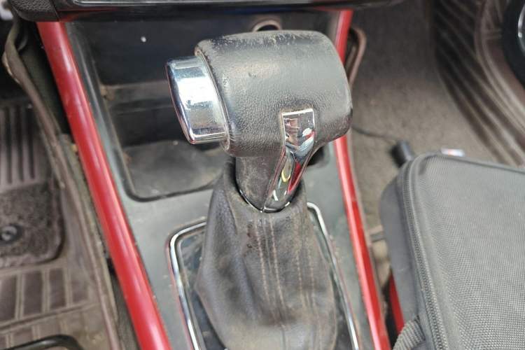 Used BAIC Senova X25 2015 1.5L Automatic Elite Model Gear Lever