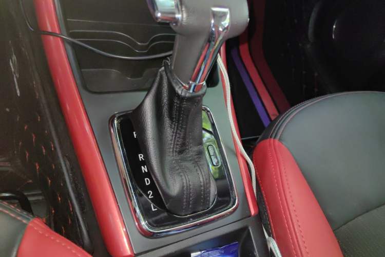 Used BAIC Senova X25 2015 1.5L Automatic Elite Model Gear Lever