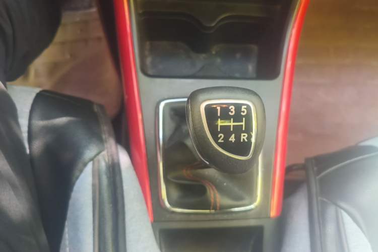 Used BAIC Senova X25 2015 1.5L Manual Elite Edition Gear Lever