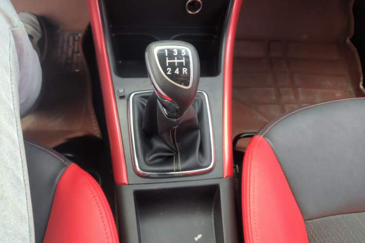 Used BAIC Senova X25 2015 1.5L Manual Elite Edition Gear Lever