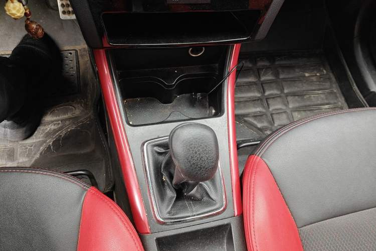 Used BAIC Senova X25 2015 1.5L Manual Elite Edition Gear Lever