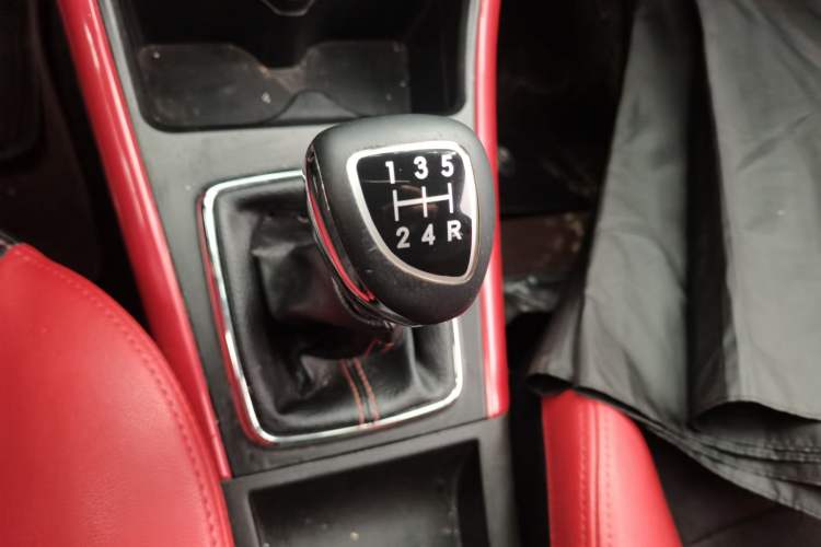 Used BAIC Senova X25 2015 1.5L Manual Elite Edition Gear Lever