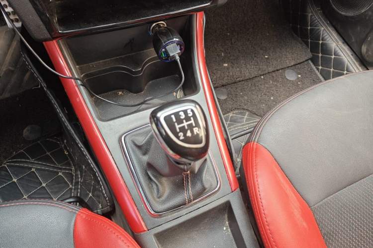 Used BAIC Senova X25 2015 1.5L Manual Elite Edition Gear Lever