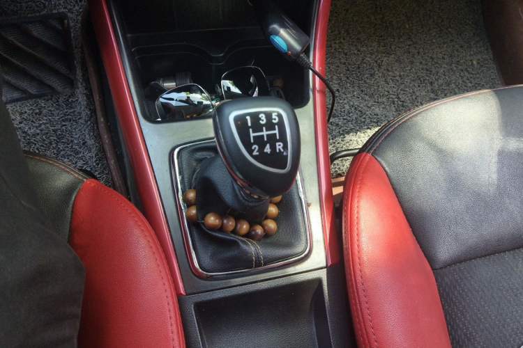 Used BAIC Senova X25 2015 1.5L Manual Elite Edition Gear Lever