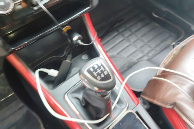 Used BAIC Senova X25 2015 1.5L Manual Elite Edition Gear Lever