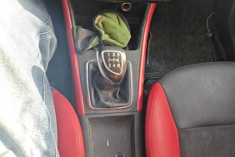 Used BAIC Senova X25 2015 1.5L Manual Elite Edition Gear Lever