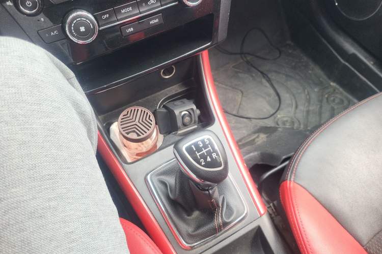 Used BAIC Senova X25 2015 1.5L Manual Elite Edition Gear Lever