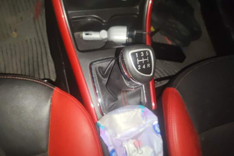 Used BAIC Senova X25 2015 1.5L Manual Elite Edition Gear Lever