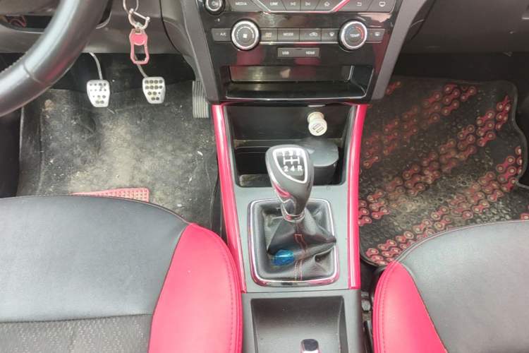 Used BAIC Senova X25 2015 1.5L Manual Elite Edition Gear Lever