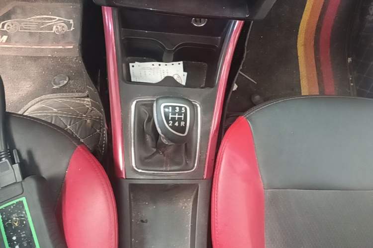 Used BAIC Senova X25 2015 1.5L Manual Elite Edition Gear Lever
