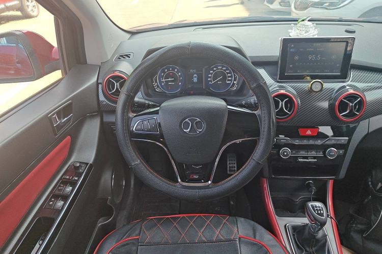 Used BAIC Senova X25 2015 1.5L Manual Elite Edition Interior 2