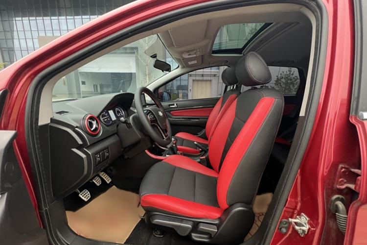 Used BAIC Senova X25 2015 1.5L Manual Elite Edition Interior 2