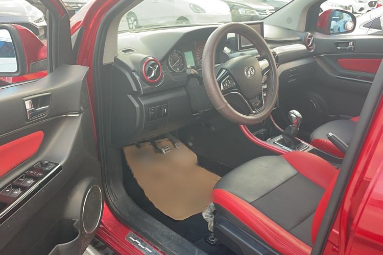 Used BAIC Senova X25 2015 1.5L Manual Elite Edition Interior 2