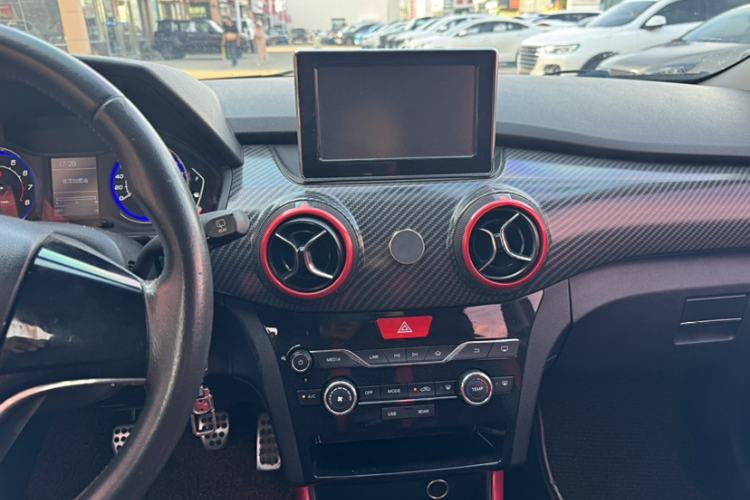 Used BAIC Senova X25 2015 1.5L Manual Elite Edition Interior 3
