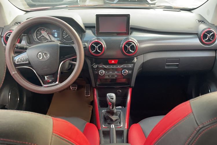 Used BAIC Senova X25 2015 1.5L Manual Elite Edition Interior 3