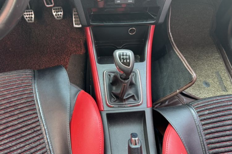 Used BAIC Senova X25 2015 1.5L Manual Elite Edition Interior 4