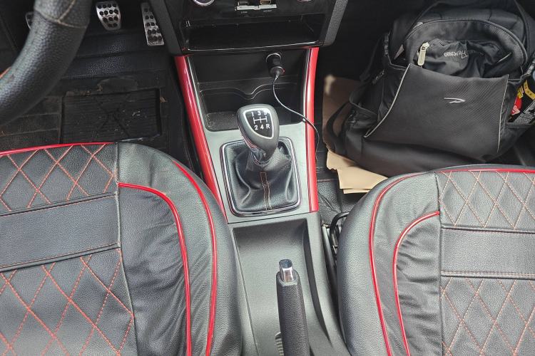 Used BAIC Senova X25 2015 1.5L Manual Elite Edition Interior 4