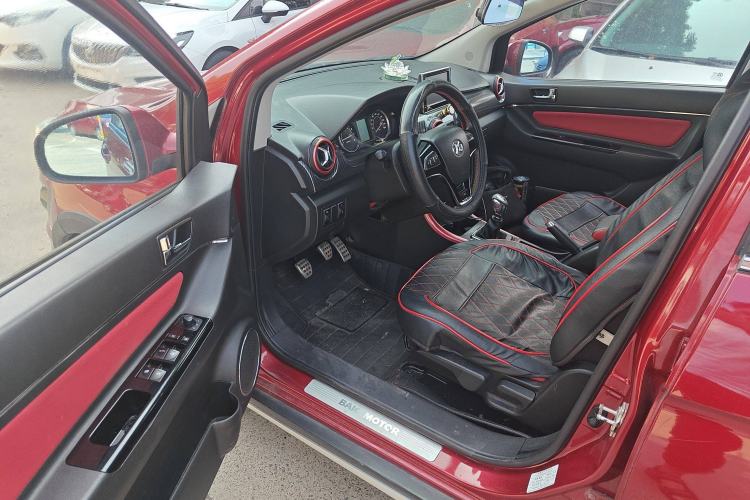 Used BAIC Senova X25 2015 1.5L Manual Elite Edition Interior 6