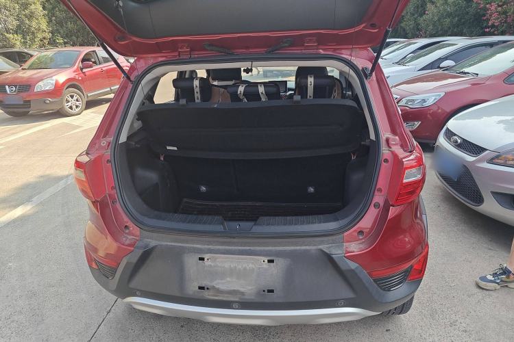 Used BAIC Senova X25 2015 1.5L Manual Elite Edition Interior 9