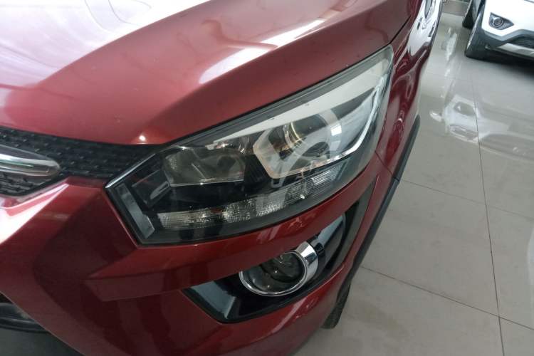 Used BAIC Senova X25 2015 1.5L Manual Elite Edition Left Front Headlight