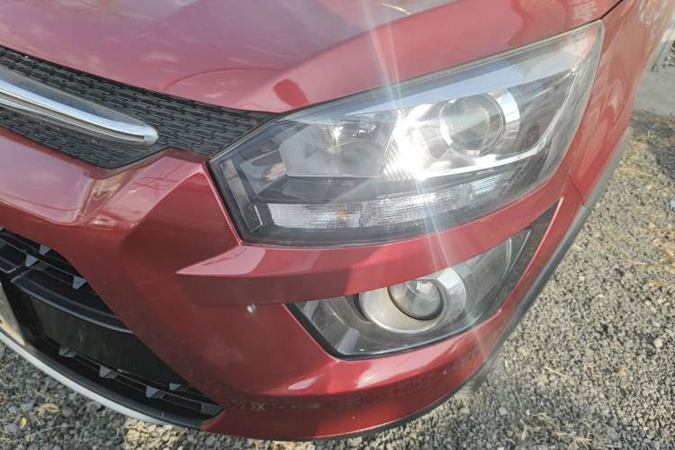 Used BAIC Senova X25 2015 1.5L manual Comfort trim level Left Front Headlight