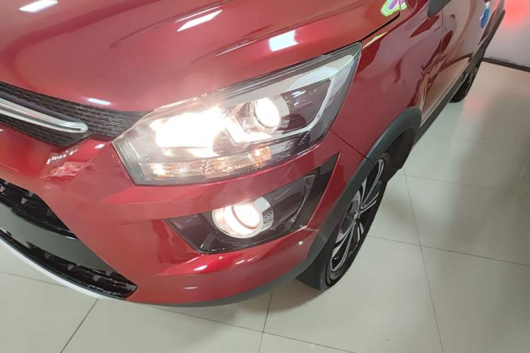 Used BAIC Senova X25 2015 1.5L Manual Elite Edition Left Front Headlight