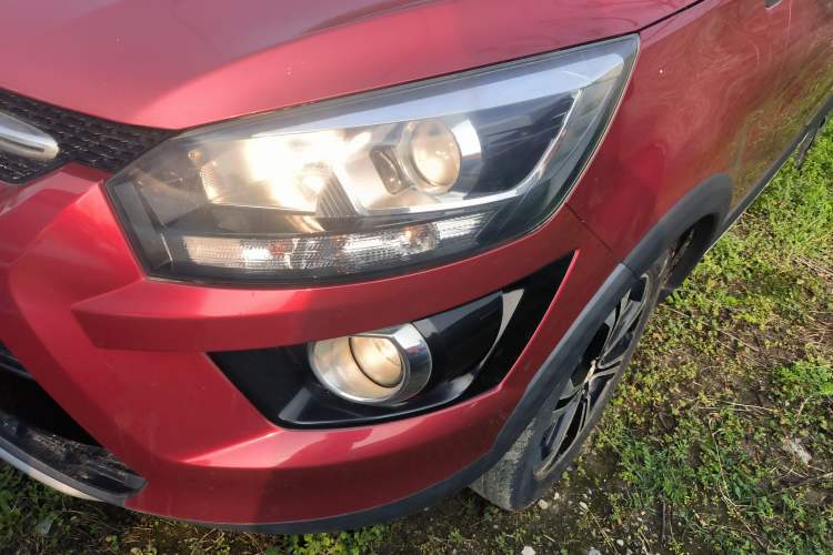 Used BAIC Senova X25 2015 1.5L Manual Elite Edition Left Front Headlight