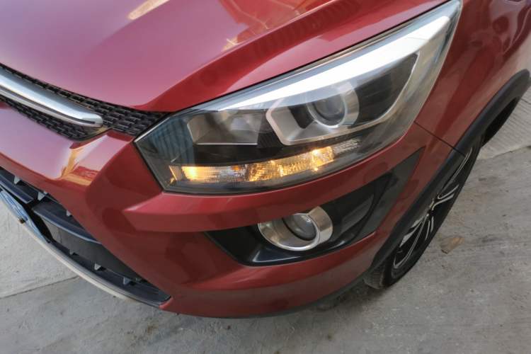 Used BAIC Senova X25 2015 1.5L Manual Elite Edition Left Front Headlight