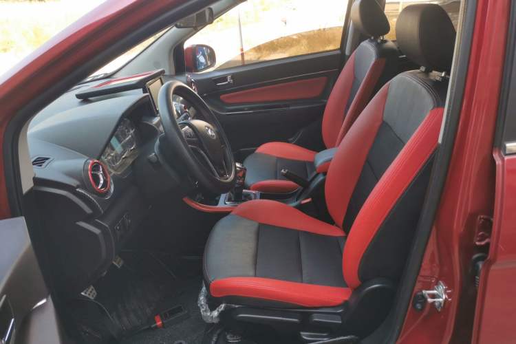 Used BAIC Senova X25 2015 1.5L Manual Elite Edition Left Front Seat