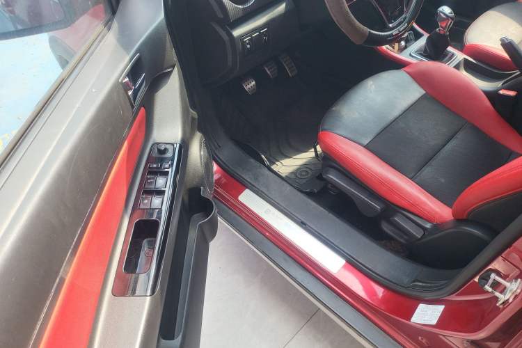 Used BAIC Senova X25 2015 1.5L Manual Elite Edition Left Front Seat