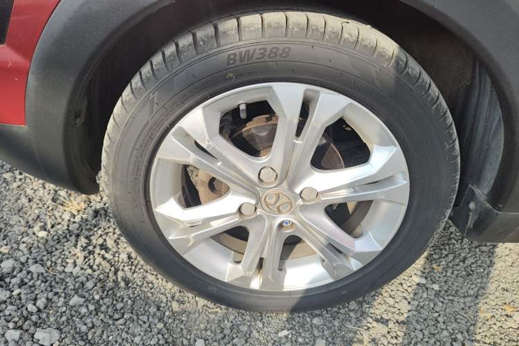 Used BAIC Senova X25 2015 1.5L manual Comfort trim level Left Front Wheel Hub