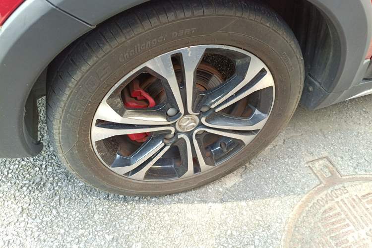Used BAIC Senova X25 2015 1.5L Automatic Elite Model Left Front Wheel Hub