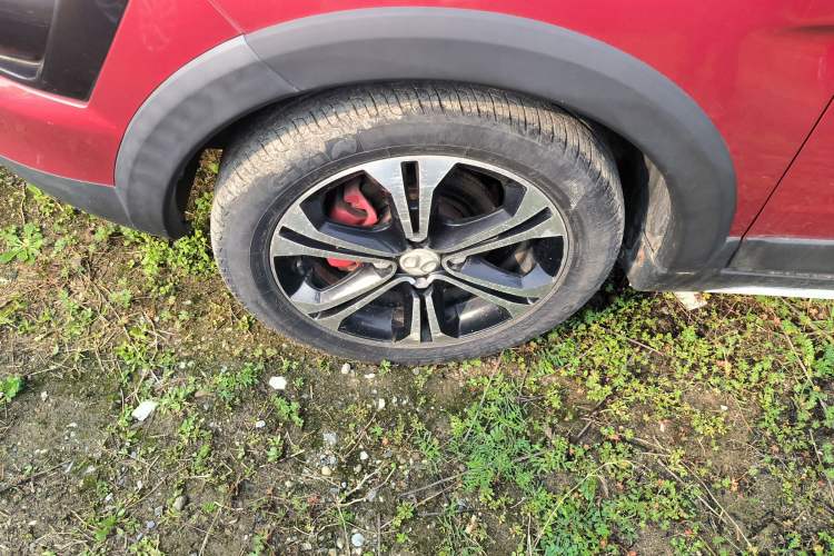 Used BAIC Senova X25 2015 1.5L Manual Elite Edition Left Front Wheel Hub