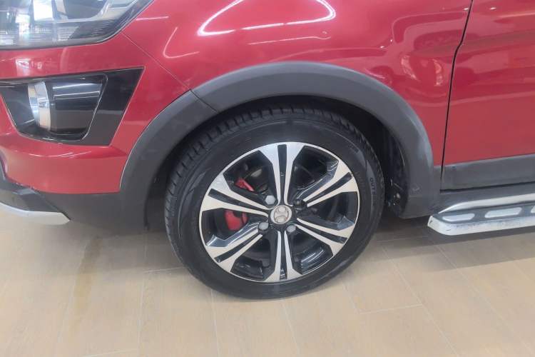 Used BAIC Senova X25 2015 1.5L Automatic Elite Model Left Front Wheel Hub