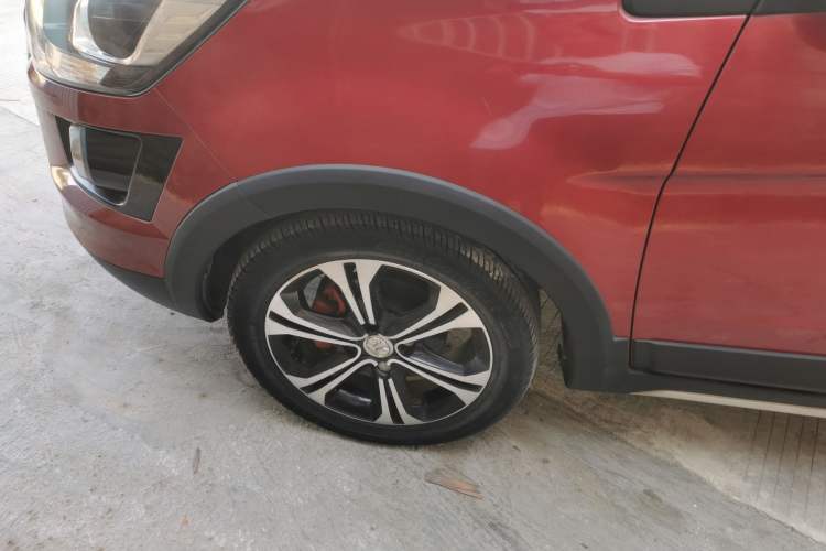 Used BAIC Senova X25 2015 1.5L Manual Elite Edition Left Front Wheel Hub