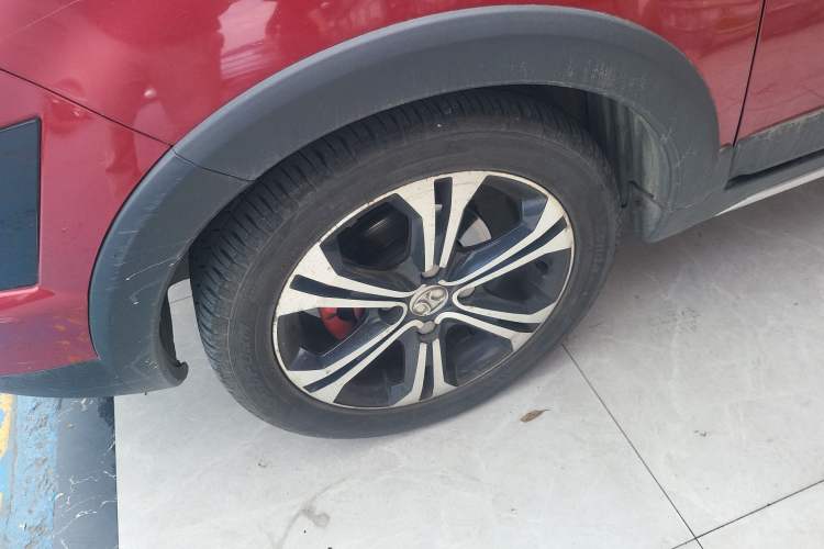 Used BAIC Senova X25 2015 1.5L Manual Elite Edition Left Front Wheel Hub