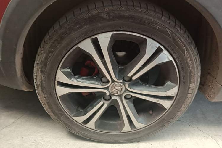 Used BAIC Senova X25 2015 1.5L Manual Elite Edition Left Front Wheel Hub