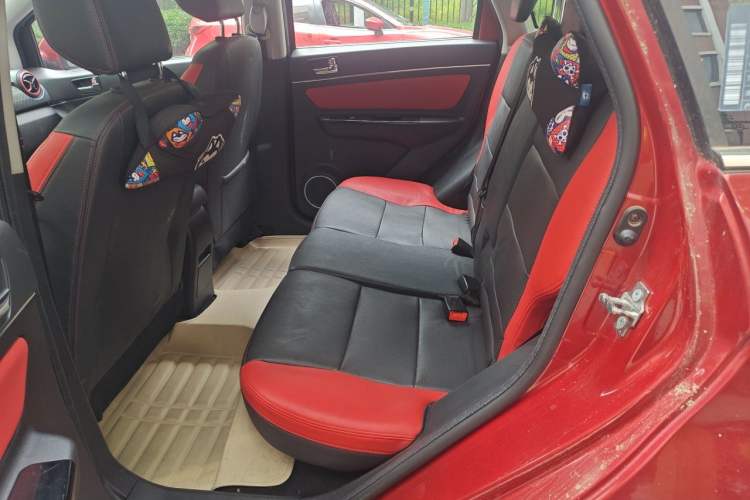 Used BAIC Senova X25 2015 1.5L automatic luxury version Left Rear Seat