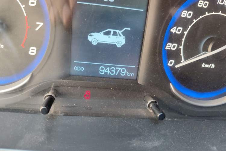 Used BAIC Senova X25 2015 1.5L Manual Elite Edition Odometer Close Up