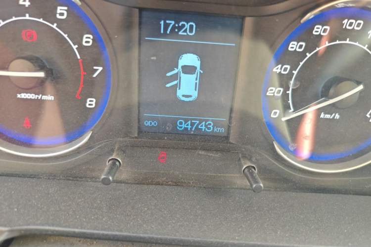 Used BAIC Senova X25 2015 1.5L Manual Elite Edition Odometer Close Up