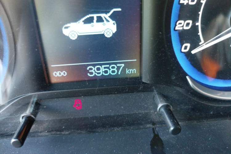 Used BAIC Senova X25 2015 1.5L Manual Elite Edition Odometer Close Up