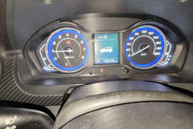 Used BAIC Senova X25 2015 1.5L Manual Elite Edition Odometer Close Up