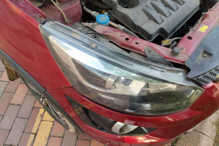 Used BAIC Senova X25 2015 1.5L Automatic Elite Model Right Front Headlight