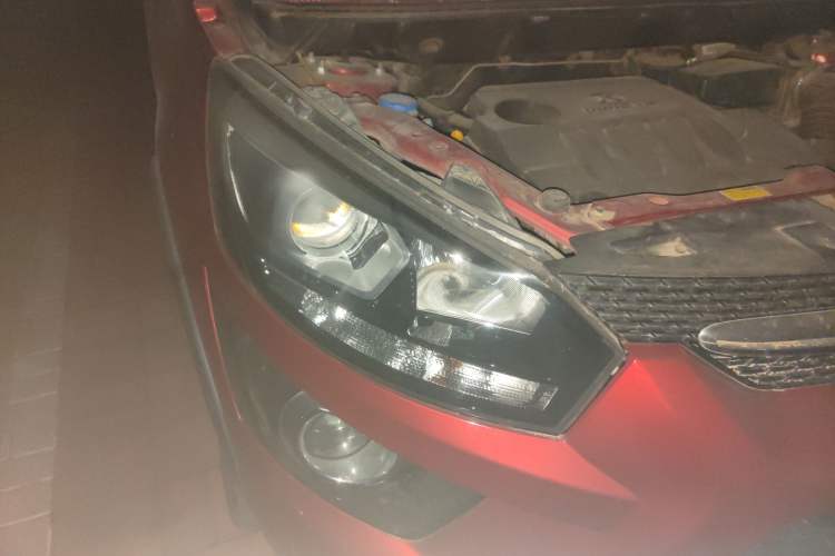 Used BAIC Senova X25 2015 1.5L Automatic Elite Model Right Front Headlight