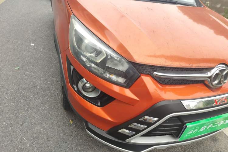 Used BAIC Senova X25 2015 1.5L Automatic Elite Model Right Front Headlight