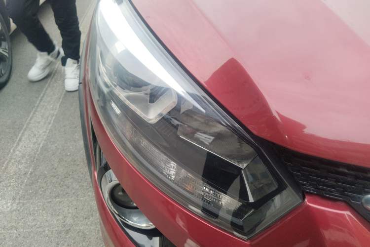 Used BAIC Senova X25 2015 1.5L Manual Elite Edition Right Front Headlight