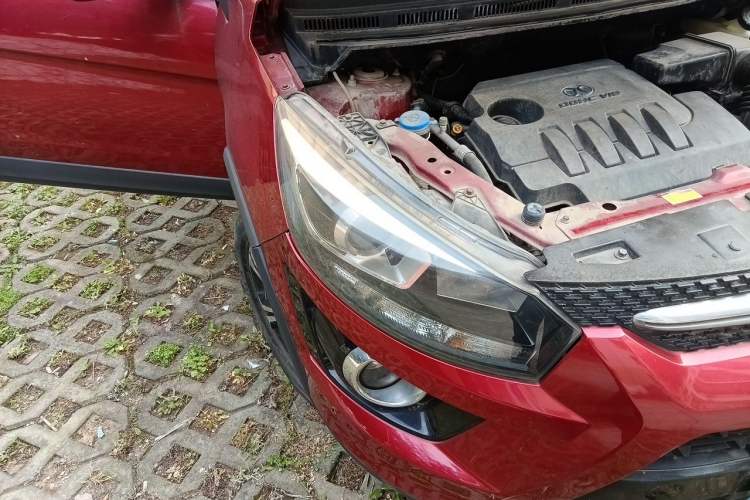Used BAIC Senova X25 2015 1.5L Manual Elite Edition Right Front Headlight