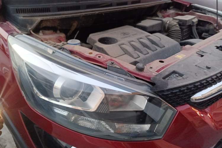 Used BAIC Senova X25 2015 1.5L Automatic Elite Model Right Front Headlight