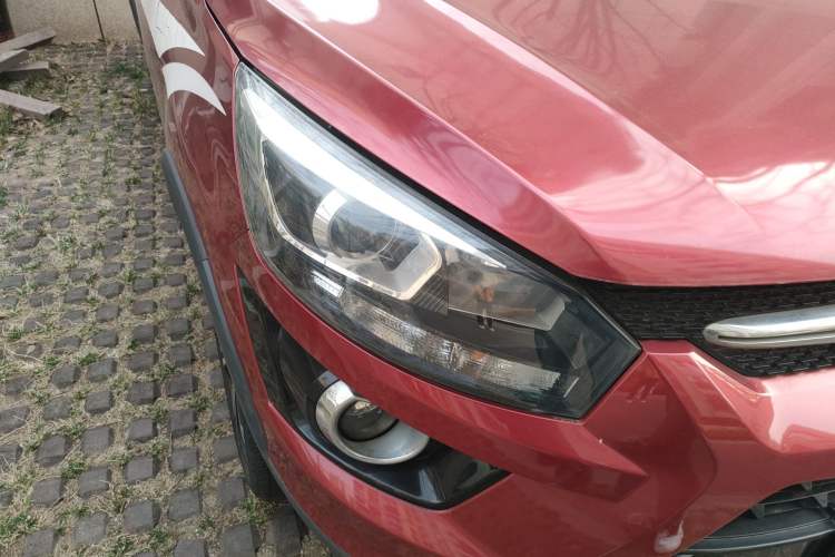 Used BAIC Senova X25 2015 1.5L Manual Elite Edition Right Front Headlight